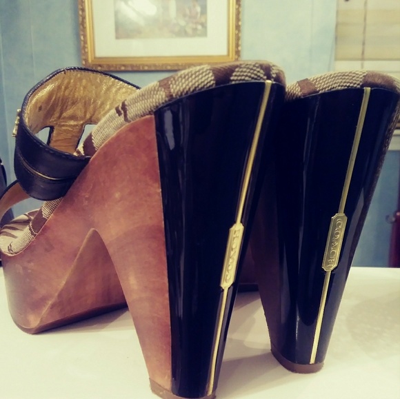 Authentic Coach Sandal - Picture 4 of 4